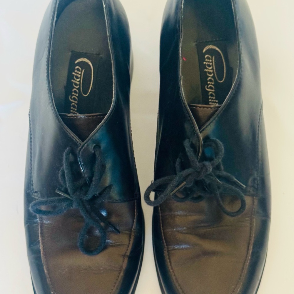 Pappagallo Black/Brown Leather Loafers  in Size 5